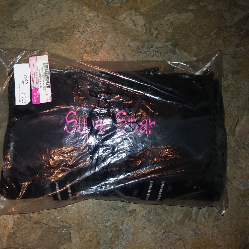 Thirty- One About Town blanket with embroidery - New